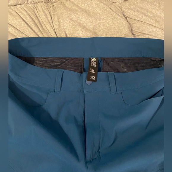 Mountain Hardware Ripstop shorts - Picture 2 of 3